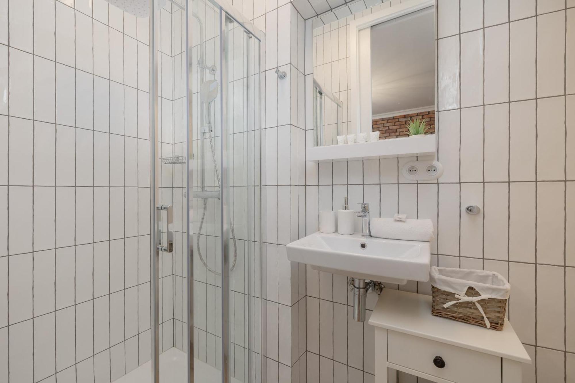 Beautiful & Stylish Dietla With Air Conditioning By Renters Apartamento